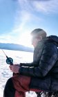 Бойкоподібна риболовля на замерзлому озері у Вастерботенс Лані, Швеція.. — стокове фото