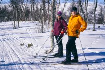 Couple cross-country skiing in Vasterbottens Lan, Sweden. — Stock Photo