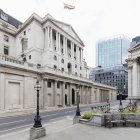Exterior view of the Bank of England, London, UK during the Corona virus crisis. — Stock Photo