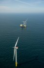 Vista aérea das turbinas eólicas oceânicas, Mar do Norte, Zelândia, Países Baixos — Fotografia de Stock