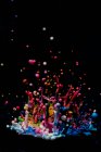 Escultura de pintura - Fotografía de alta velocidad de salpicaduras de pintura multicolor. - foto de stock