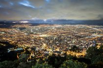 Vista dal Cerro Monserrate al crepuscolo sulla città di Bogotà — Foto stock