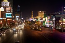 Las Vegas Strip casinos iluminados à noite — Fotografia de Stock