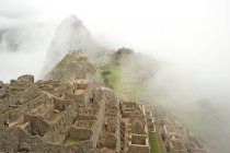 Névoa da manhã cedo em Machu Pichu, Peru — Fotografia de Stock