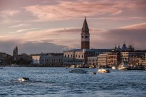 Markusplatz über Kanal, Venedig, Italien — Stockfoto