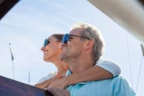 Couple on yacht wearing sunglasses — Stock Photo