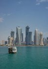 Центр міста Доха через воду, Доха, Катар — стокове фото