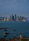 Центр міста Доха через воду, Доха, Катар — стокове фото