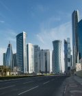 Rascacielos del centro de Doha, Qatar - foto de stock