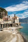 A aldeia de Atrani, na Costa Amalfitana, Campania, Itália — Fotografia de Stock
