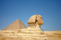 The pyramid of Khufu and Great Sphinx of Giza, Egypt — Stock Photo