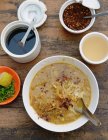Primer plano del desayuno en la mesa, Birmania - foto de stock