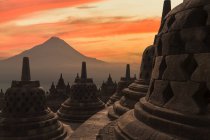 Дах на заході сонця, буддійський храм Боробудур, Ява, Індонезія — стокове фото