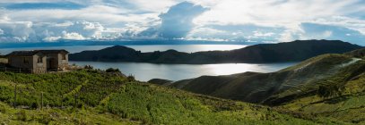 Vista panorámica desde Yumani, Isla del Sol, Lago Titicaca, Bolivia, Sudamérica - foto de stock