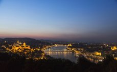 Vista aérea del río Danubio, Budapest, Hungría - foto de stock