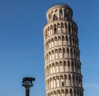 Statue and the leaning Tower of Pisa, Pisa, Tuscany, Italy — Stock Photo