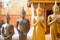 Statues de Bouddha à Wat Phra That Doi Suthep, Chiang Mai, Thaïlande — Photo de stock