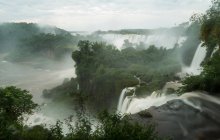Mist over Iguazu falls, Iguazu National Park, Argentina — Stock Photo