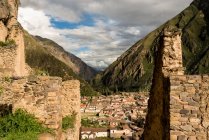 Rovine e villaggio Ollantaytambo, Valle Sacra, Perù, Sud America — Foto stock