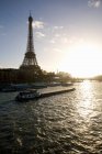 Torre Eiffel, Rio Sena, Bateau Mouche, Paris, França — Fotografia de Stock