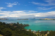 Вид на побережье, остров Фелхек, Окленд, Новая Зеландия — стоковое фото
