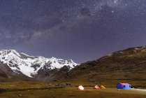 Milky way, Ausangate, Willkanuta mountain range, Andes, Peru — Stock Photo