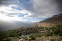 Tramonto sul villaggio di Nako, Himachal Pradesh, India, Asia — Foto stock