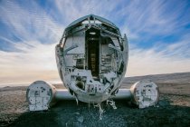 Verlassenes Wrack eines Flugzeugs der United States Navy (C-47 SkyTrain), das 1973 zur Landung auf Solheimasandur gezwungen wurde, Island — Stockfoto