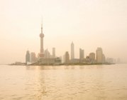Pudong business district from across Yangtze, Shanghai, China — Stock Photo