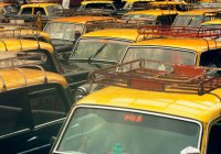 Пробка на такси, Мумбаи, Индия — стоковое фото