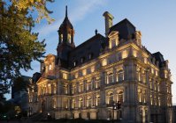 Montreal City Hall building at dusk, Old Montreal, Quebec, Canada — Stock Photo