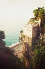 Кліфф на верхньому поверсі з видом на море, Позітано, Амальфі Берег, Італія. — стокове фото