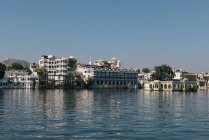 View of Lake Pichola and waterfront, Udaipur, Rajasthan, India — Stock Photo
