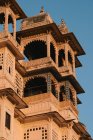 Detalle del Palacio de la Ciudad, Lago Pichola, Udaipur, Rajastán, India - foto de stock
