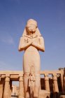 Estatua en el complejo del templo de Karnak, Luxor, Egipto - foto de stock
