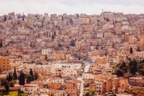 Ciudad abarrotada de Ammán, Jordania - foto de stock
