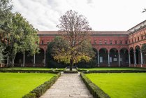Formal garden, Catholic University of the Sacred Heart, Milan, Italy — Stock Photo