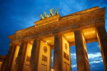 Porta di Brandeburgo di notte, Berlino, Germania — Foto stock