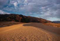 Dunes at awn, Death Valley National Park, California, USA — стокове фото
