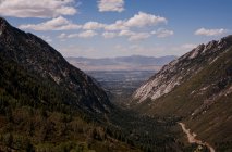 Salt Lake City visto desde Little Cottonwood Canyon, Utah, Estados Unidos - foto de stock