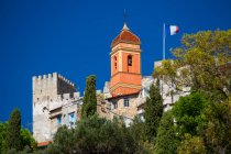Vista ad angolo basso del Castello di Roquebrune, Roquebrune, Francia — Foto stock