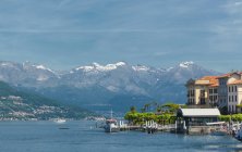 Vista elevada de la isla de Bellagio, Lago de Como, Italia - foto de stock