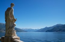 Statue sur la terrasse de la Villa del Balbianello, Lac de Côme, Italie — Photo de stock