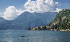 Вид на деревню Варенна, озеро Комо, Италия — стоковое фото