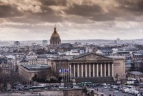 Stadtbild aus spitzem Winkel über Paris, Frankreich — Stockfoto