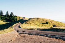 Hilly landscape and winding road, Stinson Beach, California, USA — Stock Photo