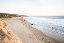 Vista elevata della spiaggia vuota, Lompoc, California, Stati Uniti d'America — Foto stock