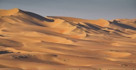 Dunas de areia, Empty Quarter Desert, Abu Dhabi, Emirado Árabe Unido — Fotografia de Stock