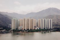 Hochhäuser für Sozialwohnungen auf der Insel Lantau, Hongkong, China — Stockfoto