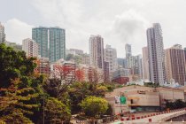 Stadtbild mit Wolkenkratzern, Hongkong, China — Stockfoto